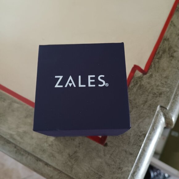 Never worn real pearl earrings - Picture 2 of 4